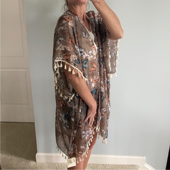 Floral & Butterfly Print Kimono - Picture 5 of 7